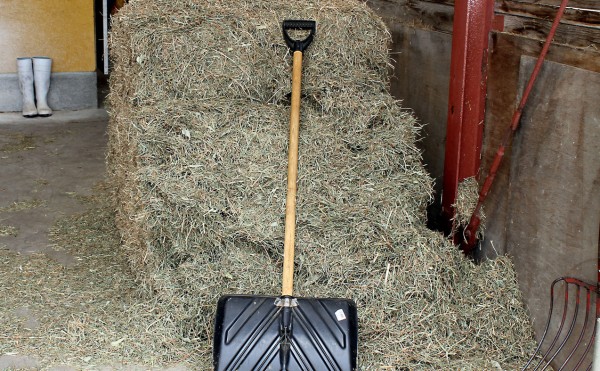 除雪スコップが夏でも活躍