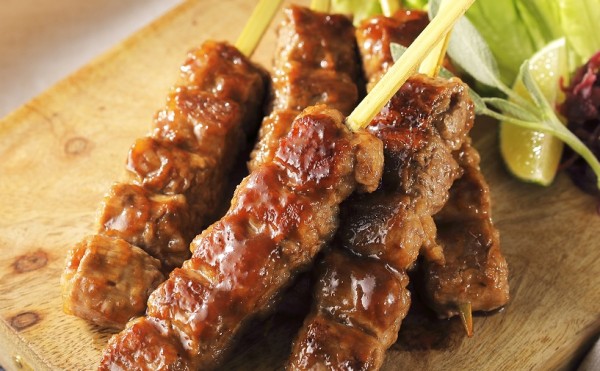 明日4月1日（水曜日）から毎週水曜、販売加工事業部事務所前で「直売会」を開きます。