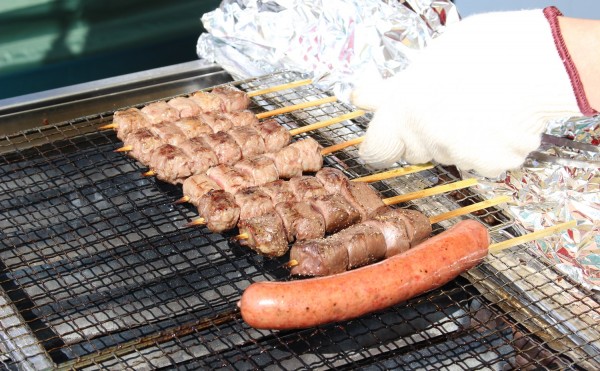 本日4月11日帯広地方卸売市場の食品関連総合センター前で実演販売中です。午後1時まで