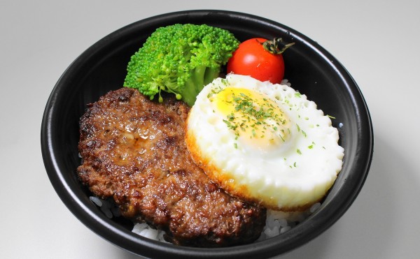 毎週土開催のトヨニシファーム店頭販売、５日のお弁当は「豊西牛ロコモコ風ハンバーグ丼」