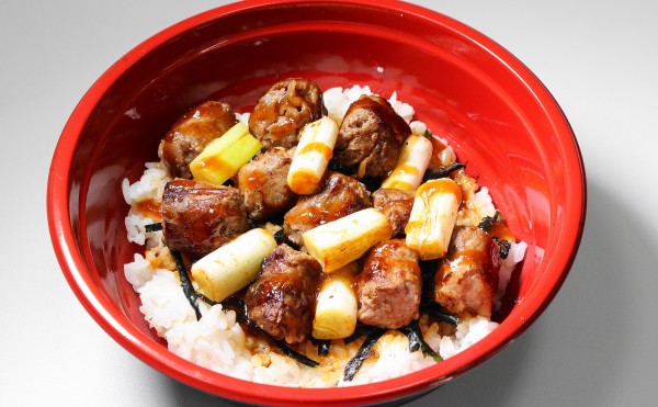 毎週土開催のトヨニシファーム店頭販売、１０月１７日のお弁当は「豊西牛カルビ丼」