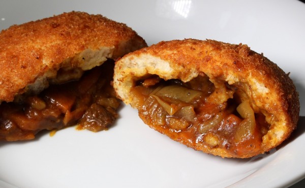 ７月３日（土）店頭直売会にて「オハナの豊西牛カレーパン」販売開始です。