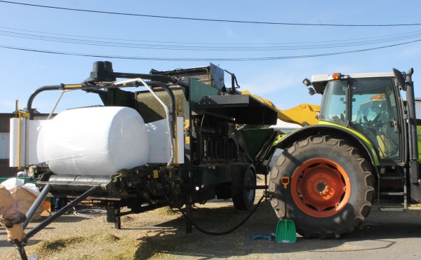 ラップサイレージ作り