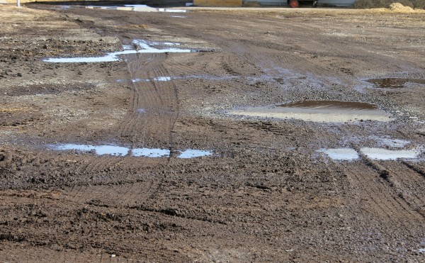 水たまりと泥んこ